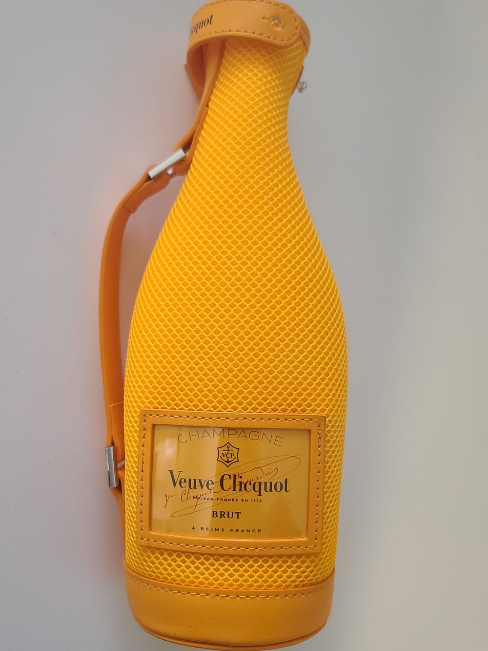 Veuve Clicquot Champagne Insulated Neoprene Ice Jacket Bottle Sleeve Cover 750ml